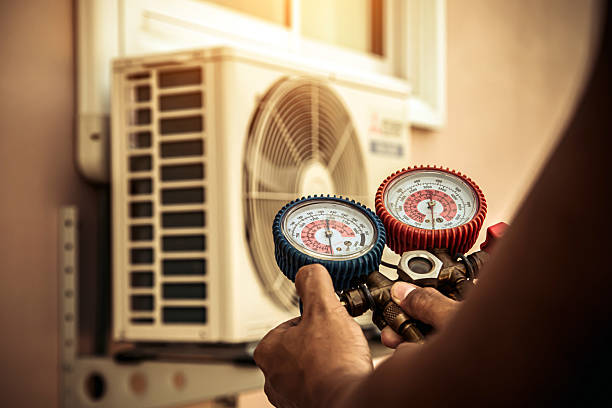 Professional Hvac technician working in Thompson's Station, TN